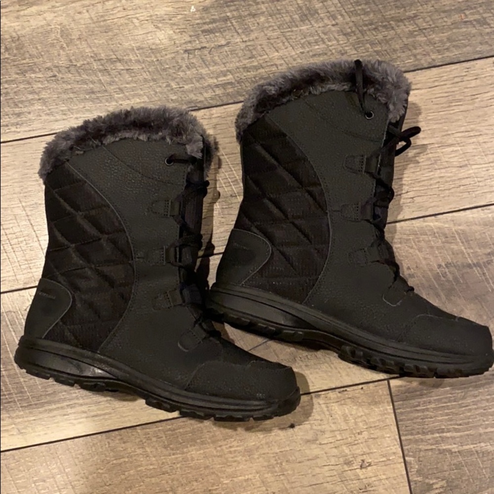 Columbia snow boats